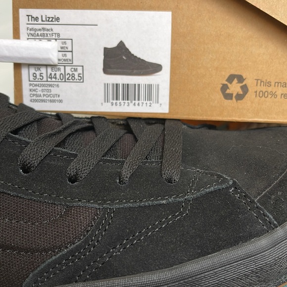 Vans Men’s The Lizzie
Fatigue/Black
VN0A4BX1FTB
Sneakers - Picture 16 of 16